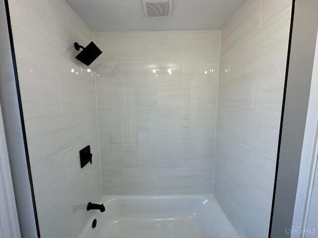 Building Photo - 504 Fairview Ave