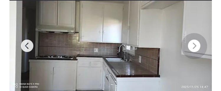 Building Photo - 909 W Hellman Ave