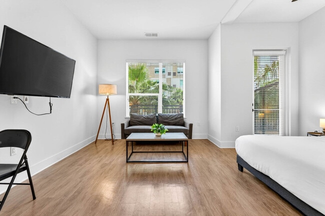 Building Photo - 1116 Gramercy Ln