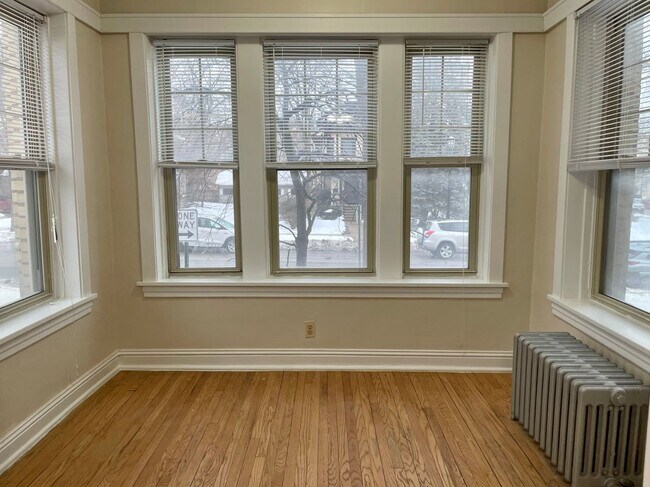 Foto del edificio - 548 Elmwood Ave