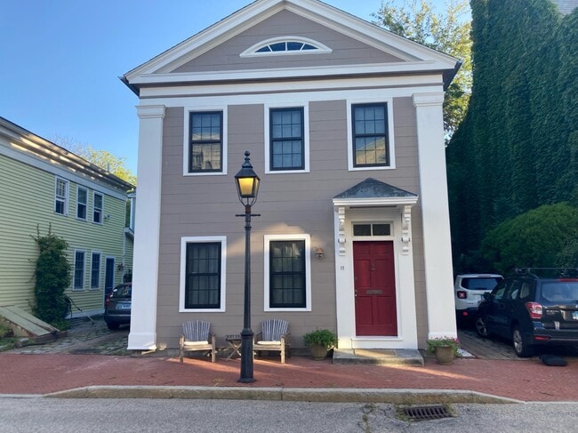 Building Photo - 11 Starr St