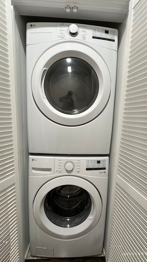 Building Photo - 5226 N Bernard St