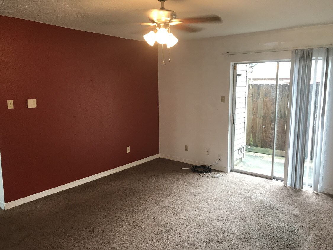 Building Photo - 4829 Zenith St