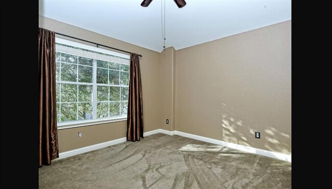 Building Photo - 10121 Channel Island Dr