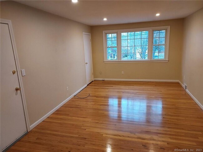 Foto del edificio - 8 Canterbury Ln