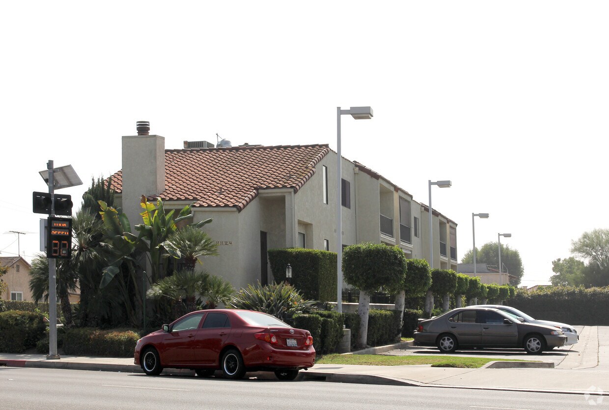 Primary Photo - 8824 Mission Dr