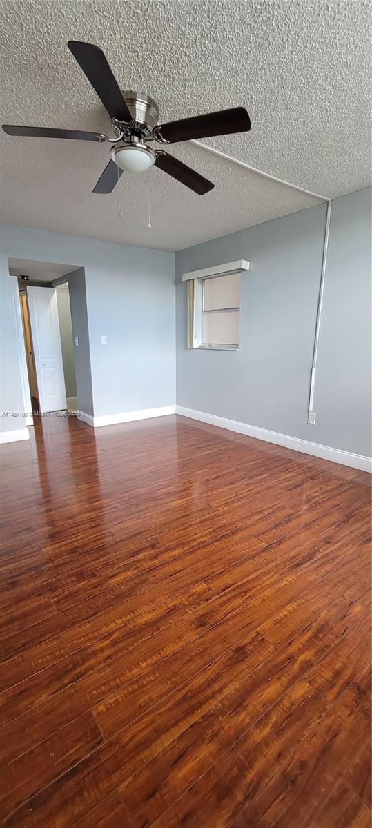 Building Photo - 2860 Somerset Dr
