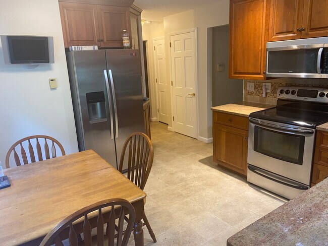 Foto del edificio - 6130 Hilltop Rd