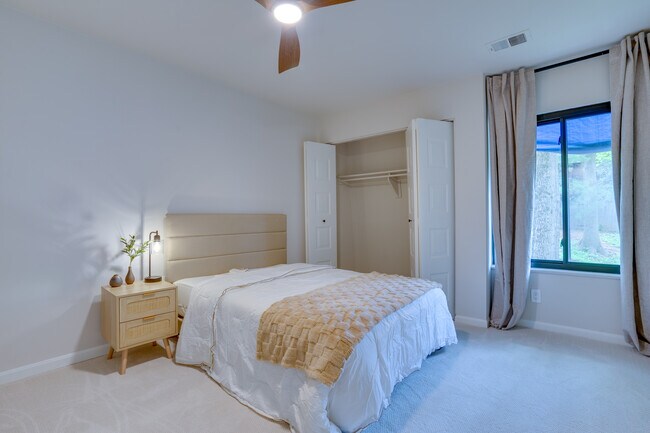 Foto del edificio - 7917 Schuyler Ct