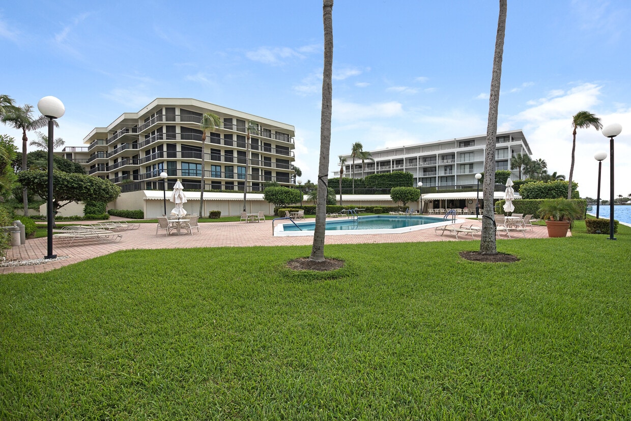 Primary Photo - 2778 S Ocean Blvd