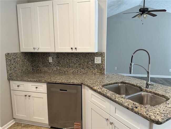 Foto del edificio - 3409 Sentinel Cir