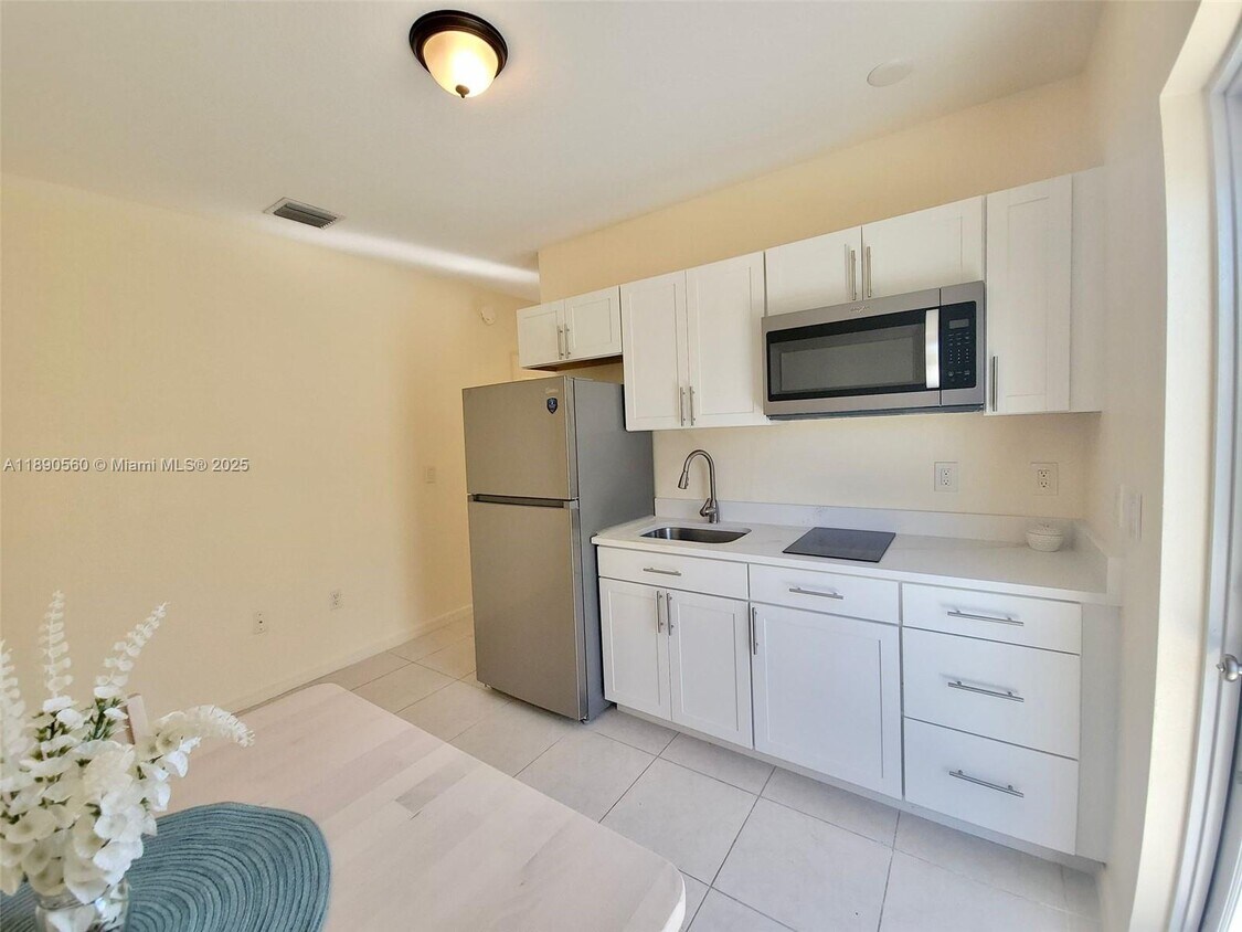 Foto principal - 7941 NW 14th Pl