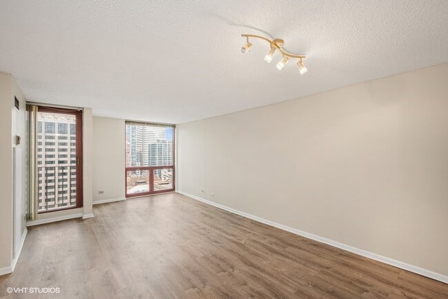 Building Photo - 200 N Dearborn St