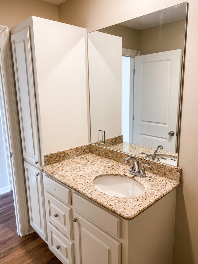 Building Photo - Fox Creek Townhomes