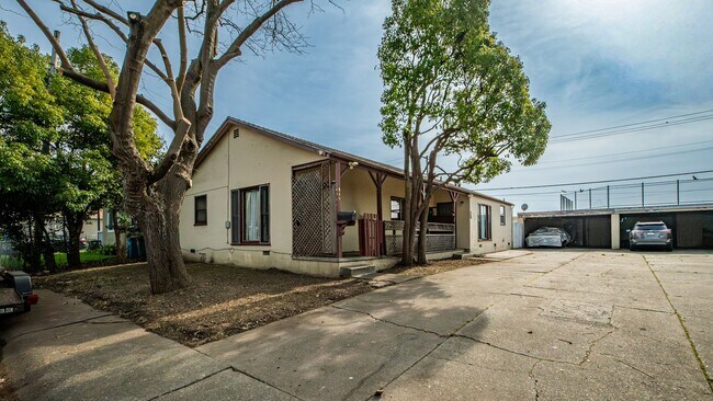 Foto del edificio - Cozy and Cute 2bedroom 1 bathroom duplex in Vallejo!