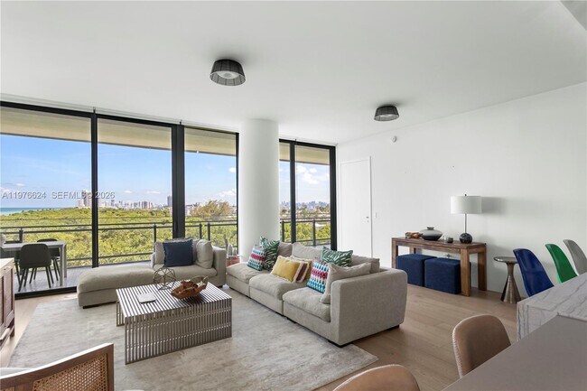 Foto del edificio - 8701 Collins Ave