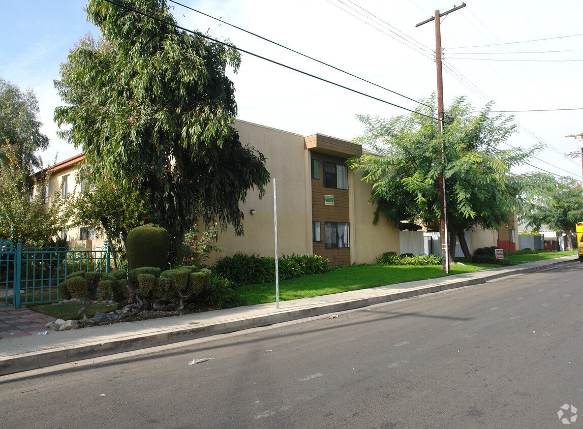 Primary Photo - Elmer Gardens