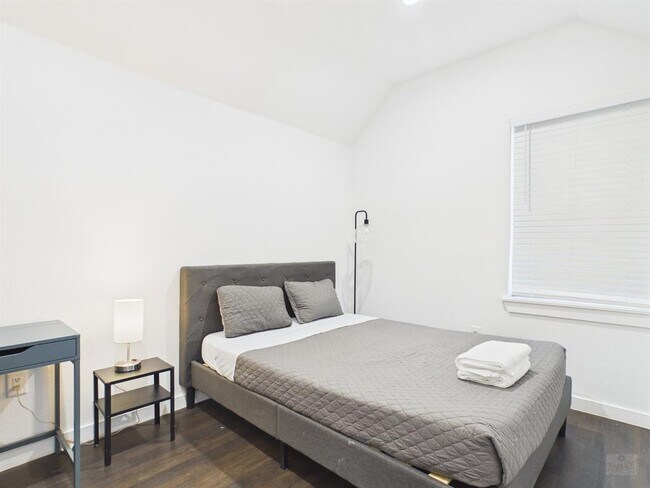 Foto del edificio - 1010 W 26th St