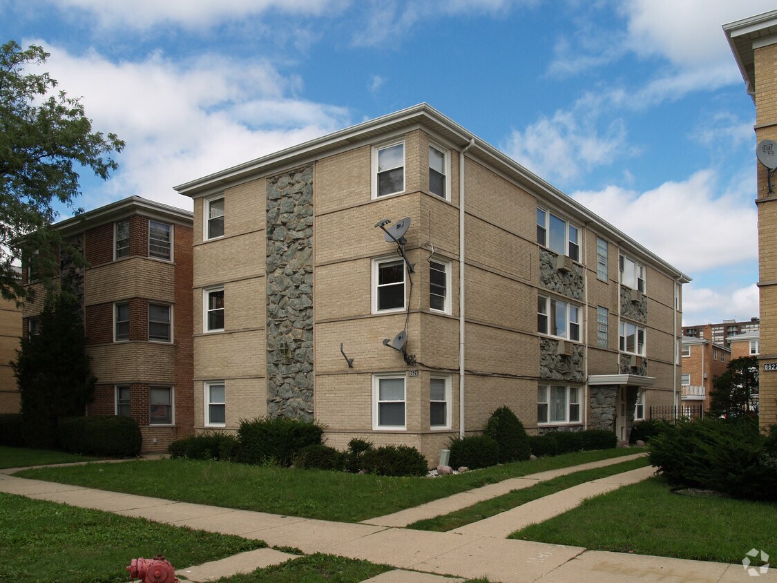 Foto principal - 8626 W Berwyn Ave
