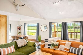 Building Photo - 1054 Canoe Loop