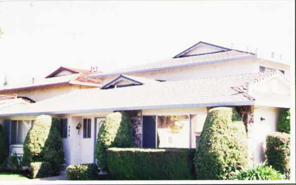 Building Photo - 694 Rebecca Way