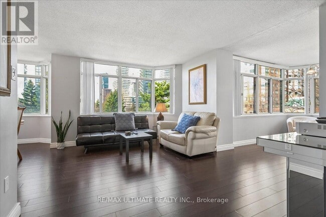 Building Photo - 300 Webb Dr