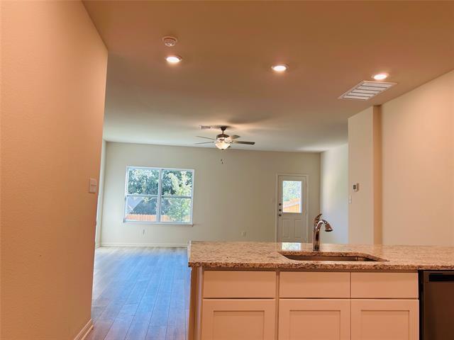 Building Photo - 229 Marsh Ln