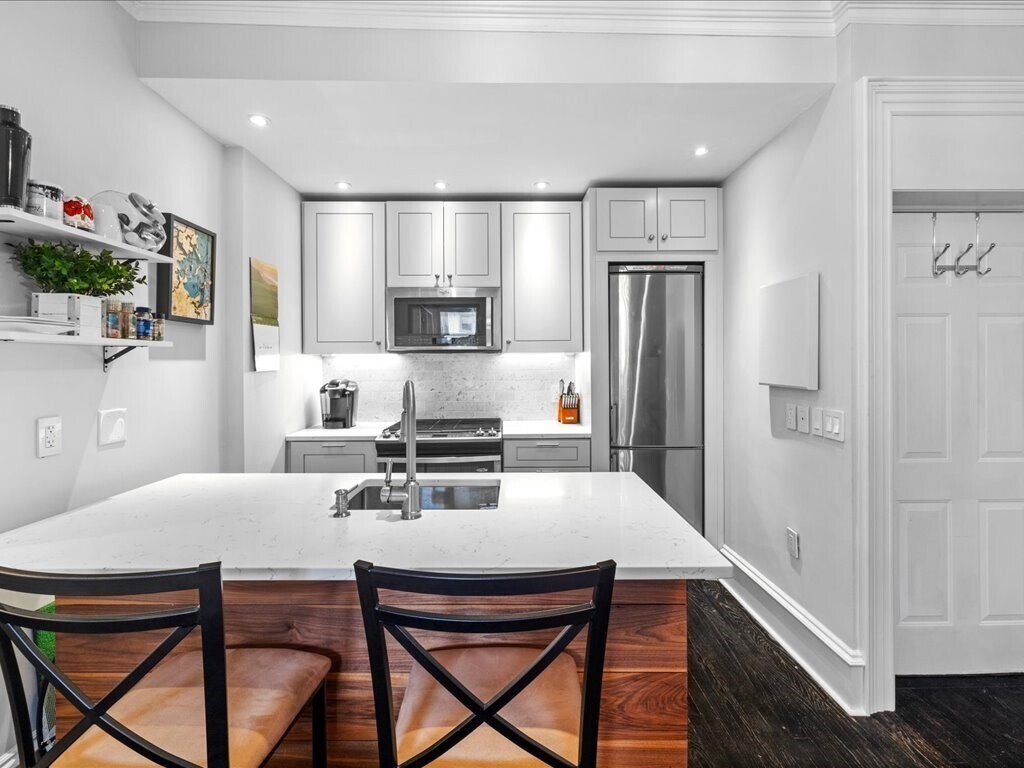 Primary Photo - 440 Marlborough St