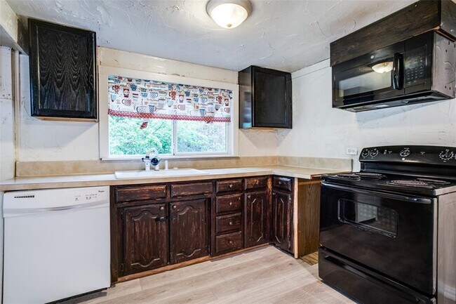 Building Photo - 812 Odell St