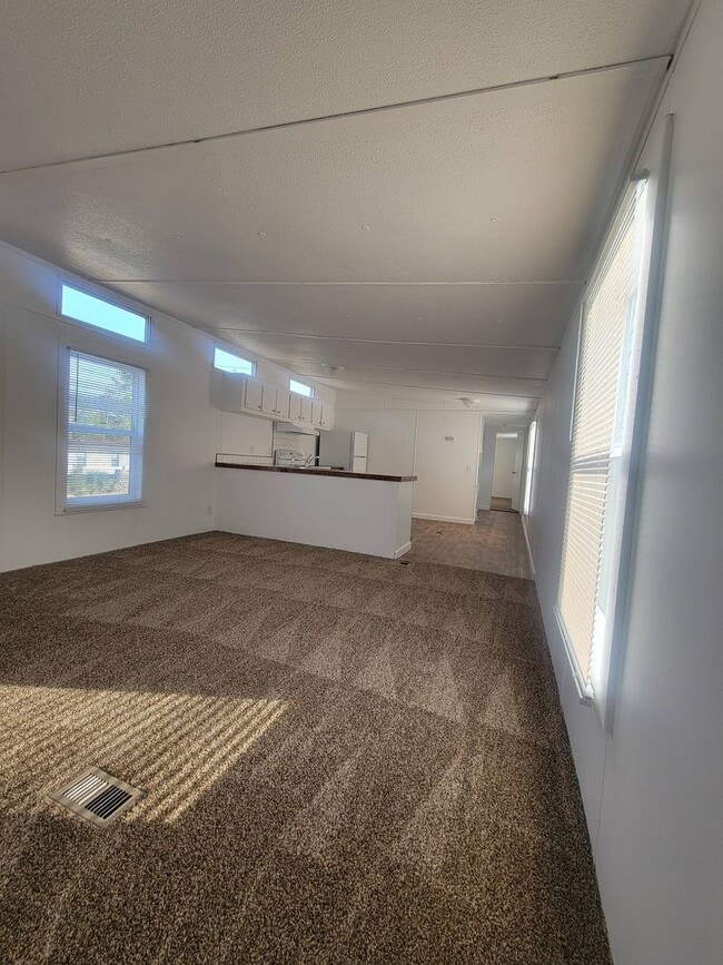 Building Photo - Ready to Move in