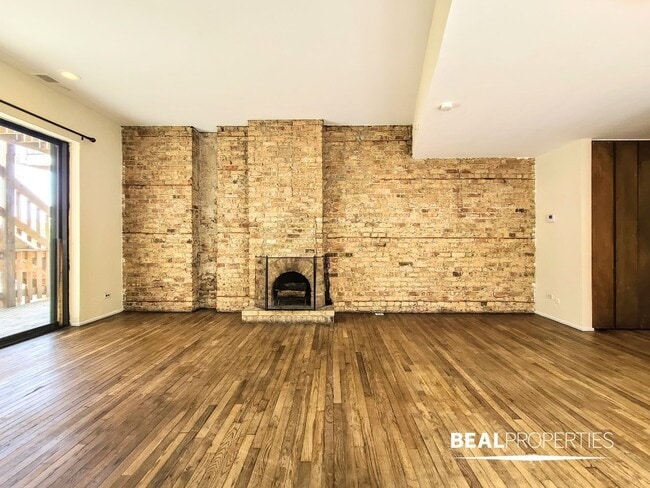 Building Photo - 604 W Surf St