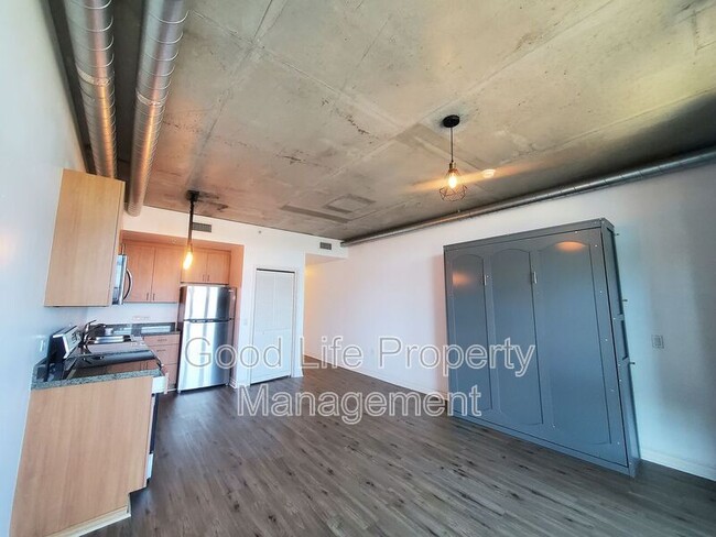 Building Photo - 1080 Park Blvd