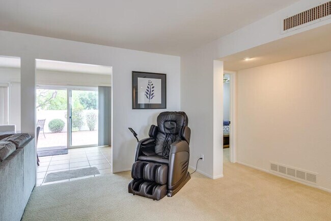 Foto del edificio - 5026 N Crestridge Dr