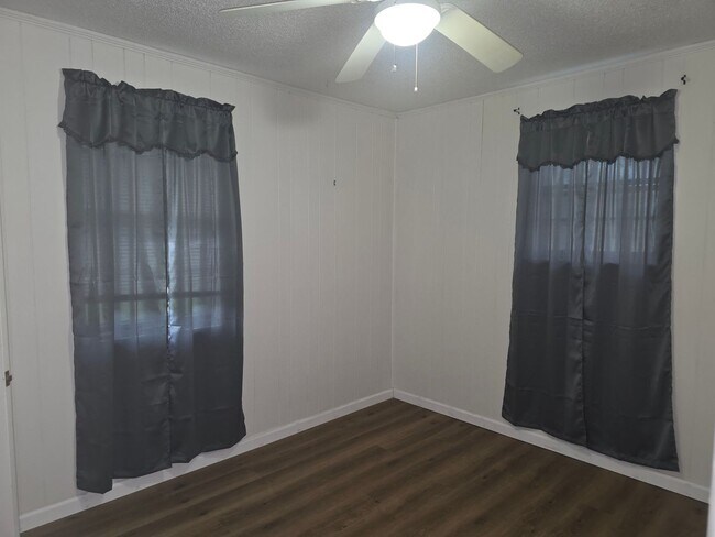 Foto del edificio - 440 Cattle Creek Rd