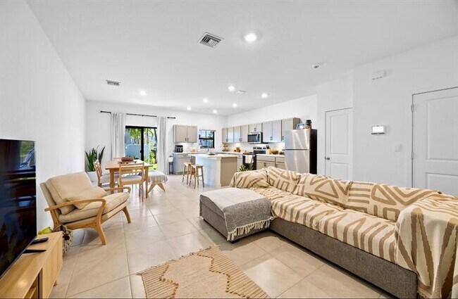 Foto del edificio - 369 NW 8th Ct