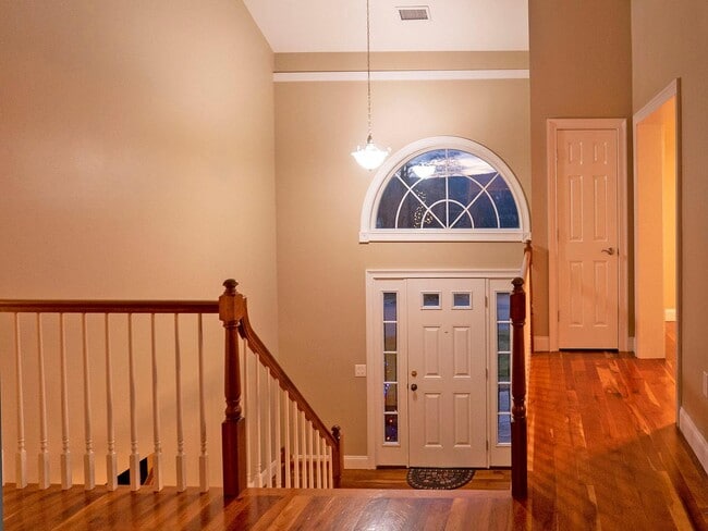 Building Photo - 35 Huyler Dr
