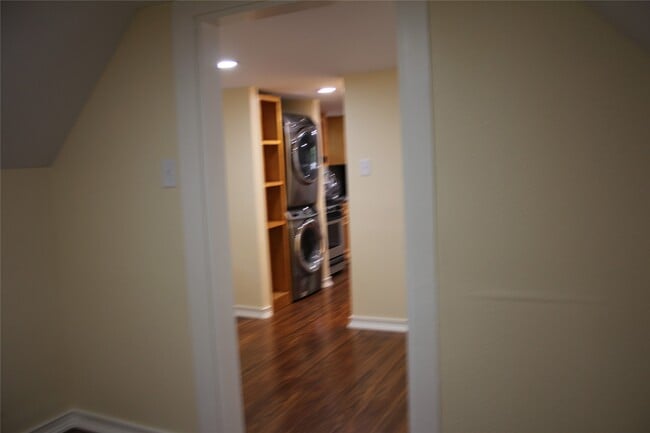 Building Photo - 7540 Ashburn St