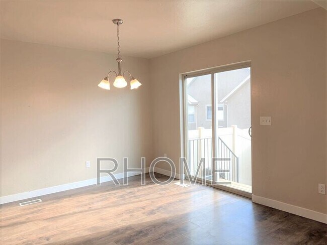Building Photo - 2581 Cottonwood Dr