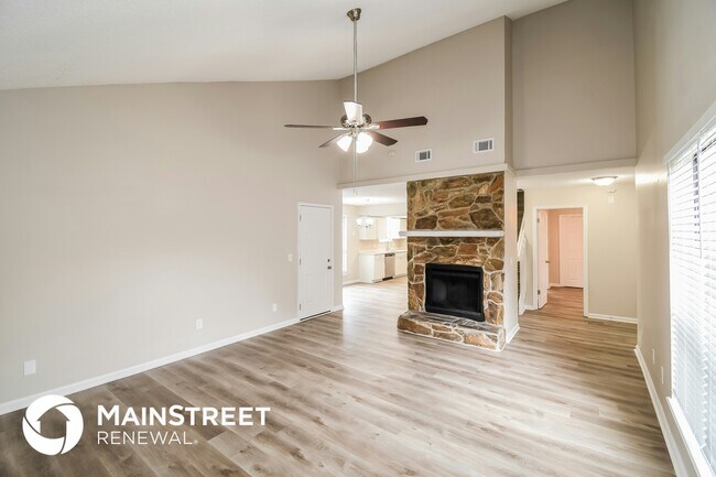 Foto del edificio - 6472 Dickens Dr