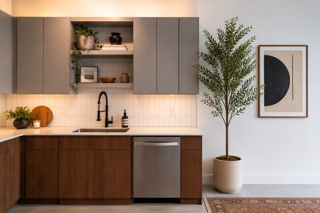 Cocina industrial moderna en los apartamentos Cole Motor en Indianápolis. - Cole Motor