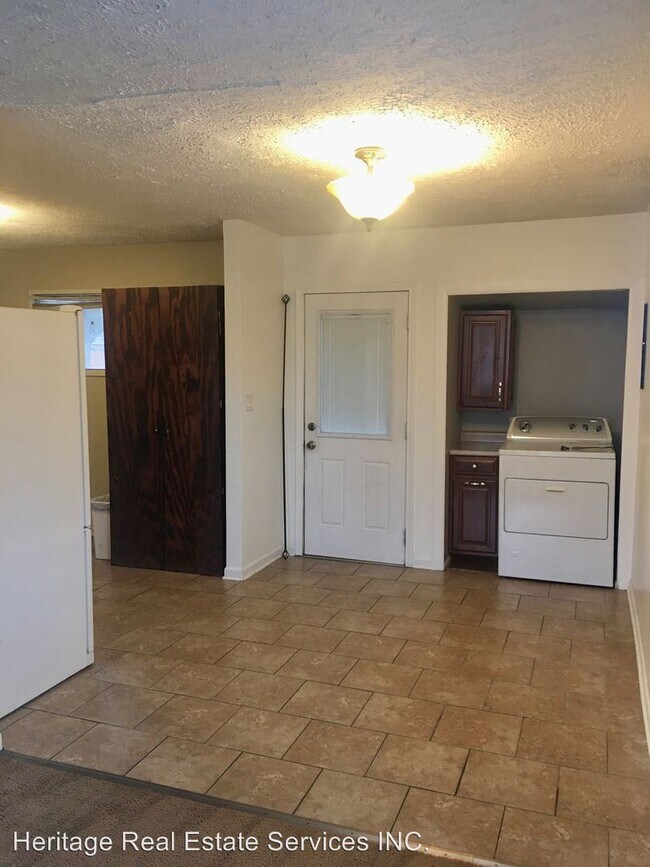 Building Photo - 3 br, 1 bath House - 361 N Wabash St.