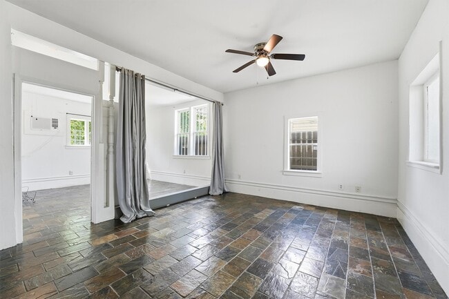 Building Photo - 5313 Palmetto St