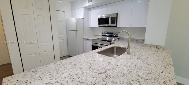 Foto del edificio - 677 SW 111th Ave