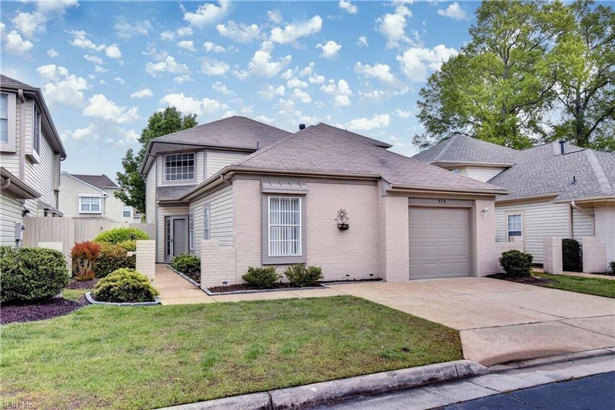 926 Nicklaus Dr, Newport News, VA 23602 Condo for Rent in Newport