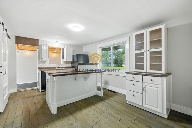 Foto del edificio - Charming Updated 3-Bedroom Ranch in Anderson, IN, Available Now!