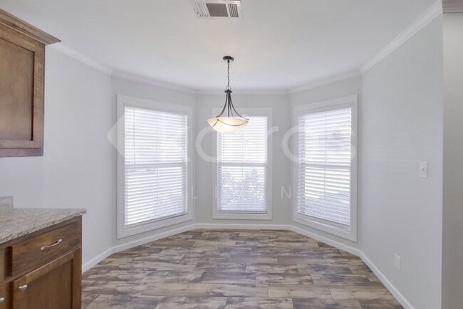 Building Photo - 109 White Water Ln
