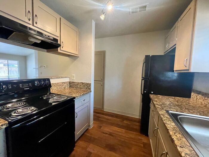 Primary Photo - 2 Bedroom, 2 Full Bath! Granite Counters, ...