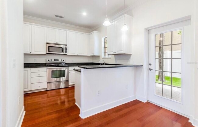 Building Photo - 131 S Arrawana Ave