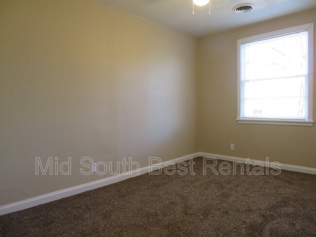 Foto del edificio - 4102 Wales Ave