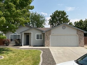 Building Photo - 117 E Woodbury Dr